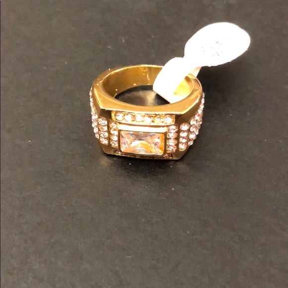 Ring - Picture 3 of 4